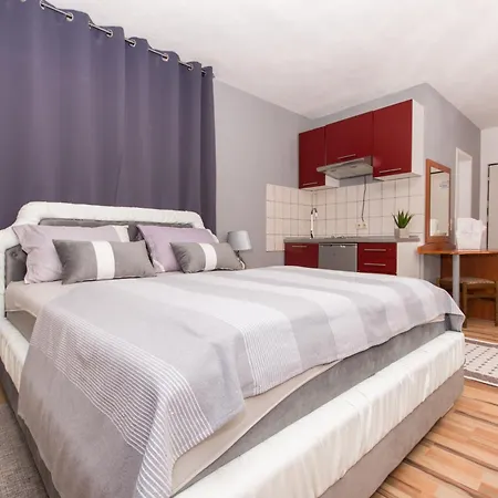 101 Apartment *